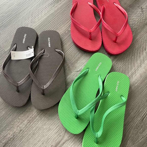 3 pair Old Navy Flip Flops - Picture 5 of 5